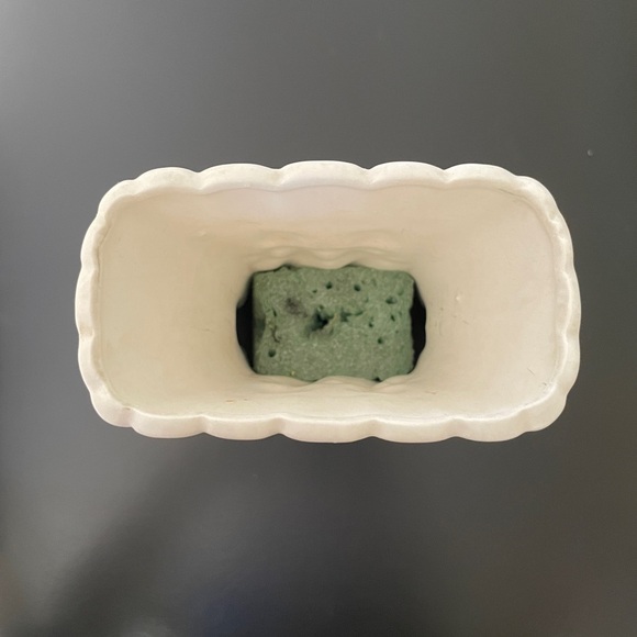 Vintage White Vase With cherubs Made In China Matt Glaze - Picture 4 of 8